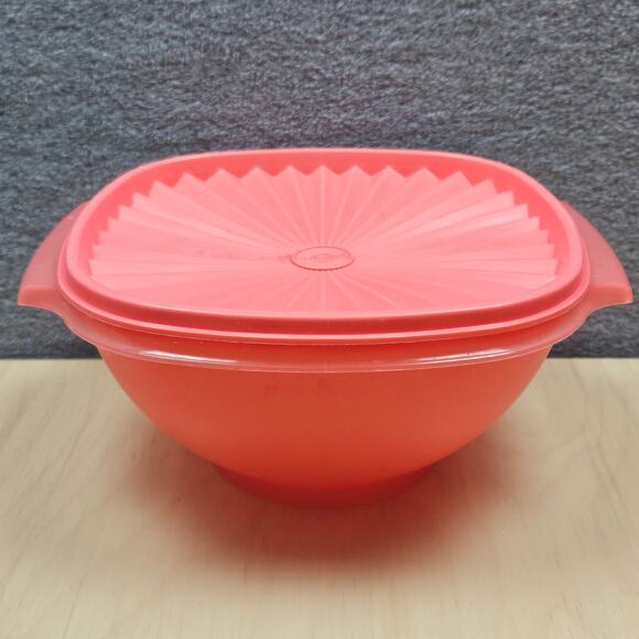 4 Vintage Tupperware containers 8" 7" (2) 6" READ - Picture 3 of 7